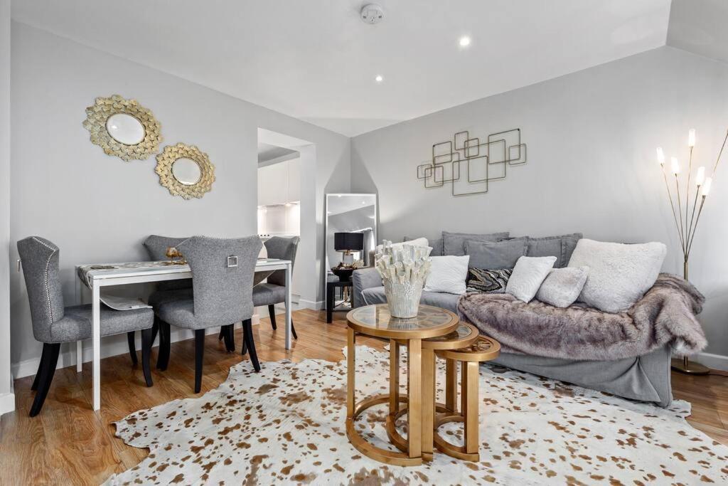 3 Bdr Flat In Mayfair Haymarket Central Hy4 London